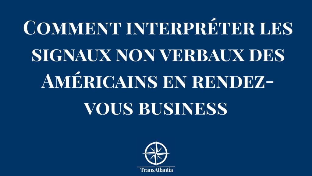 Homme d'affaires américain souriant avec poignée de main ferme lors d'un rendez-vous professionnel